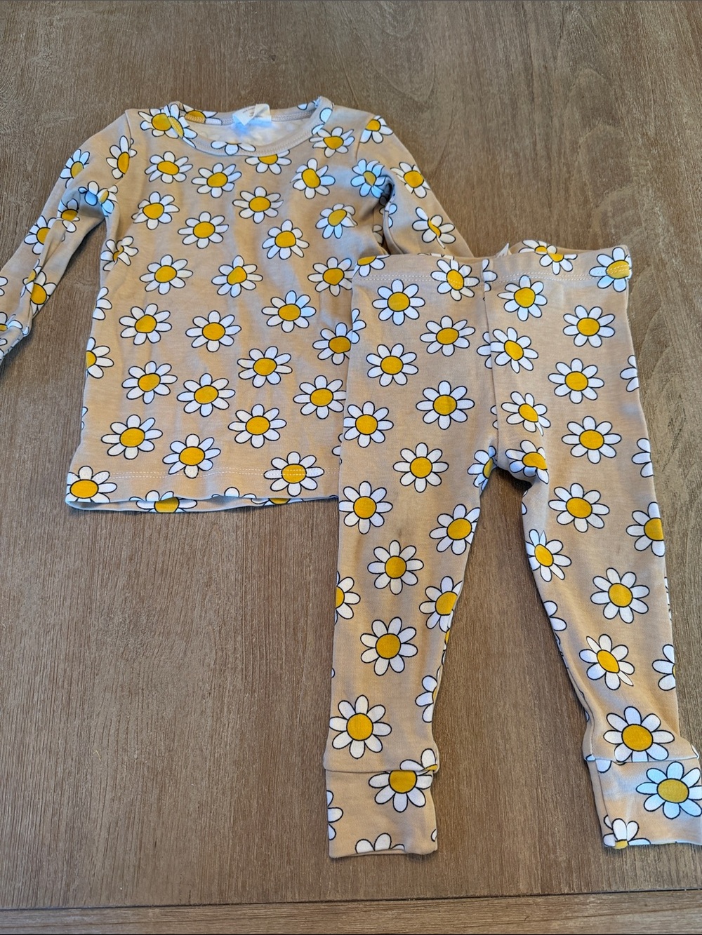 Girls Daisy Print Pajama Set - Beige & Yellow